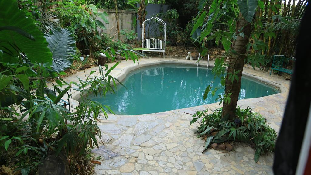 Bushman Cafe Hotel Αμπιτζάν Εξωτερικό φωτογραφία