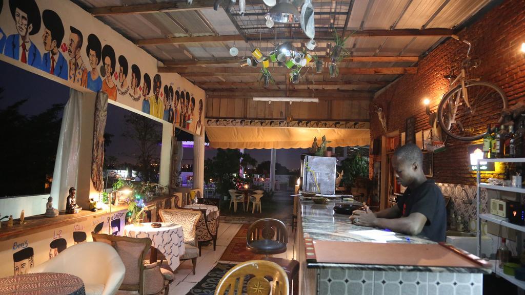 Bushman Cafe Hotel Αμπιτζάν Εξωτερικό φωτογραφία