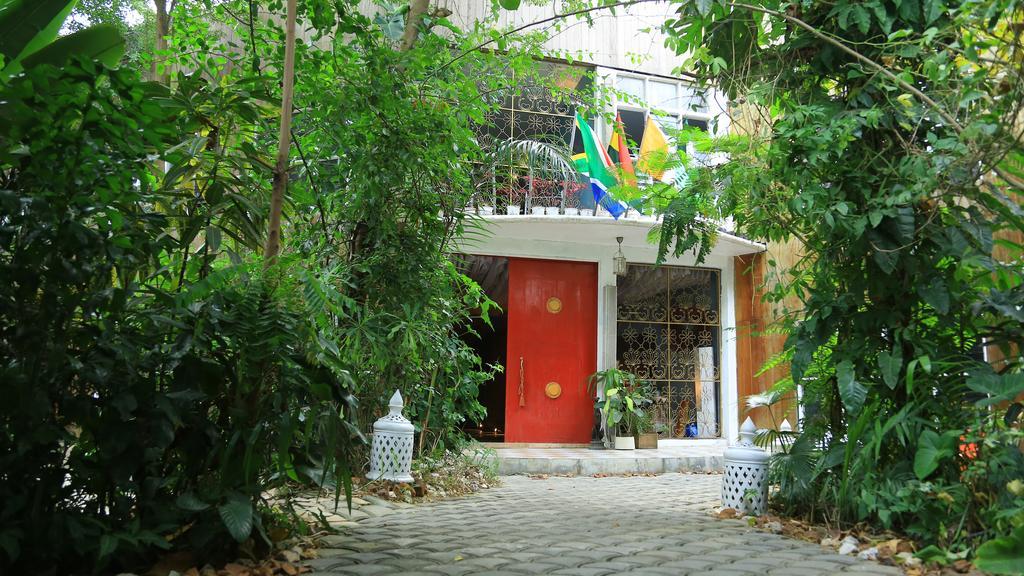 Bushman Cafe Hotel Αμπιτζάν Εξωτερικό φωτογραφία