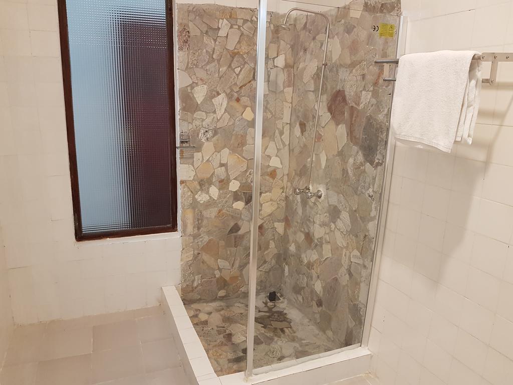 Bushman Cafe Hotel Αμπιτζάν Εξωτερικό φωτογραφία